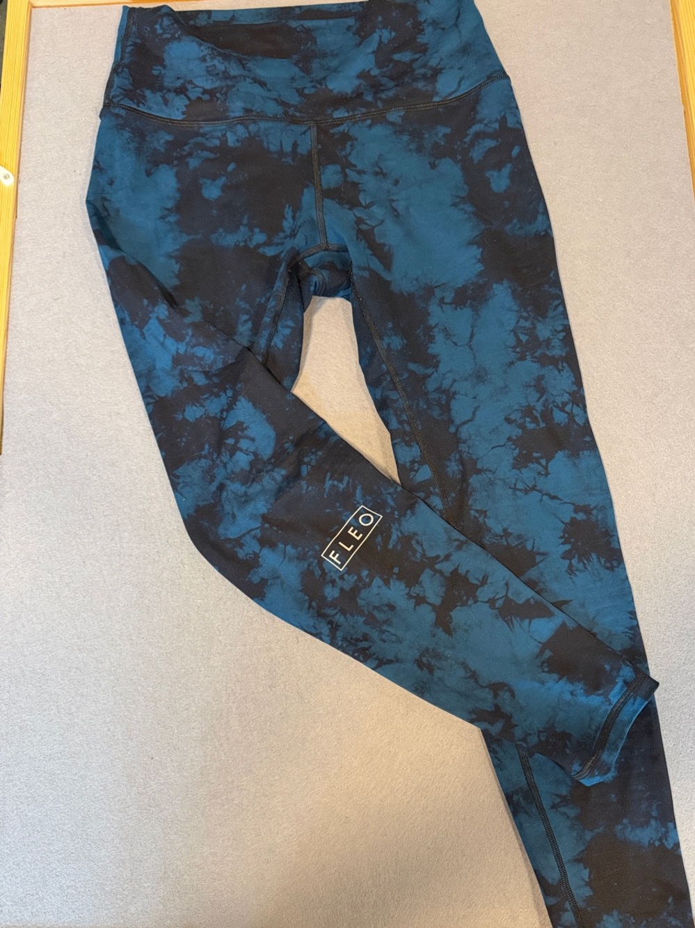 Fleo women’s Teal and Black Tie-Dye Leggings